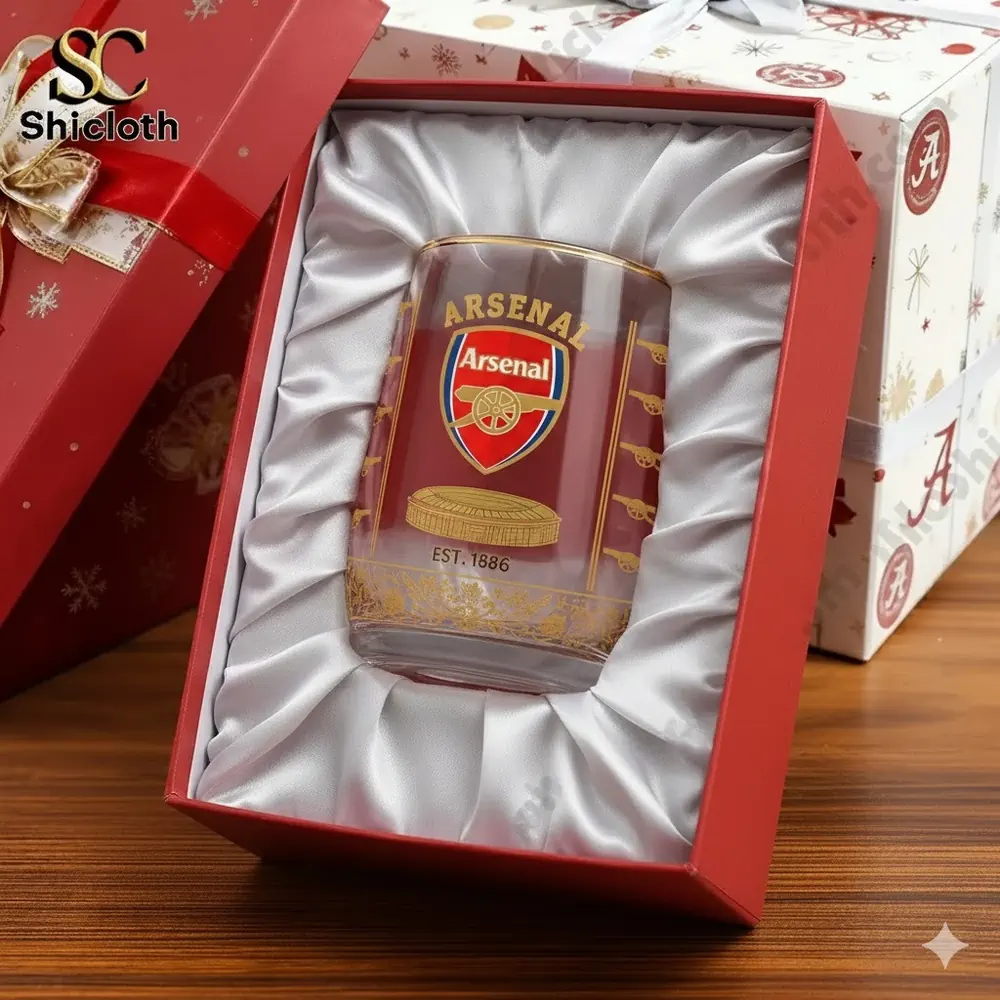 A premium Arsenal glass presented in a satin lined gift box!