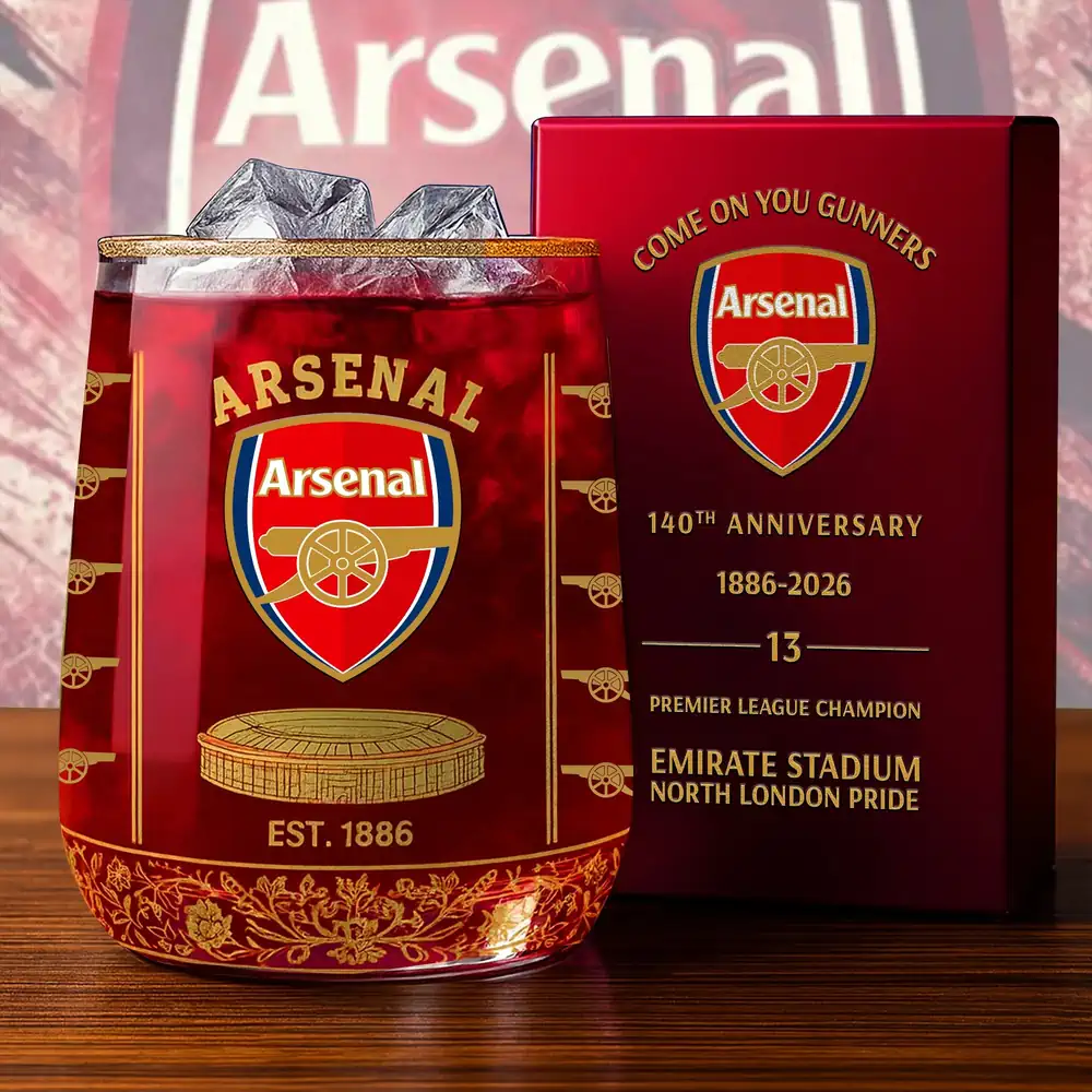 Personalized Arsenal 140 Years Anniversary Christmas Whiskey Glass 3 A close view of a commemorative Arsenal glass next to its special edition box!