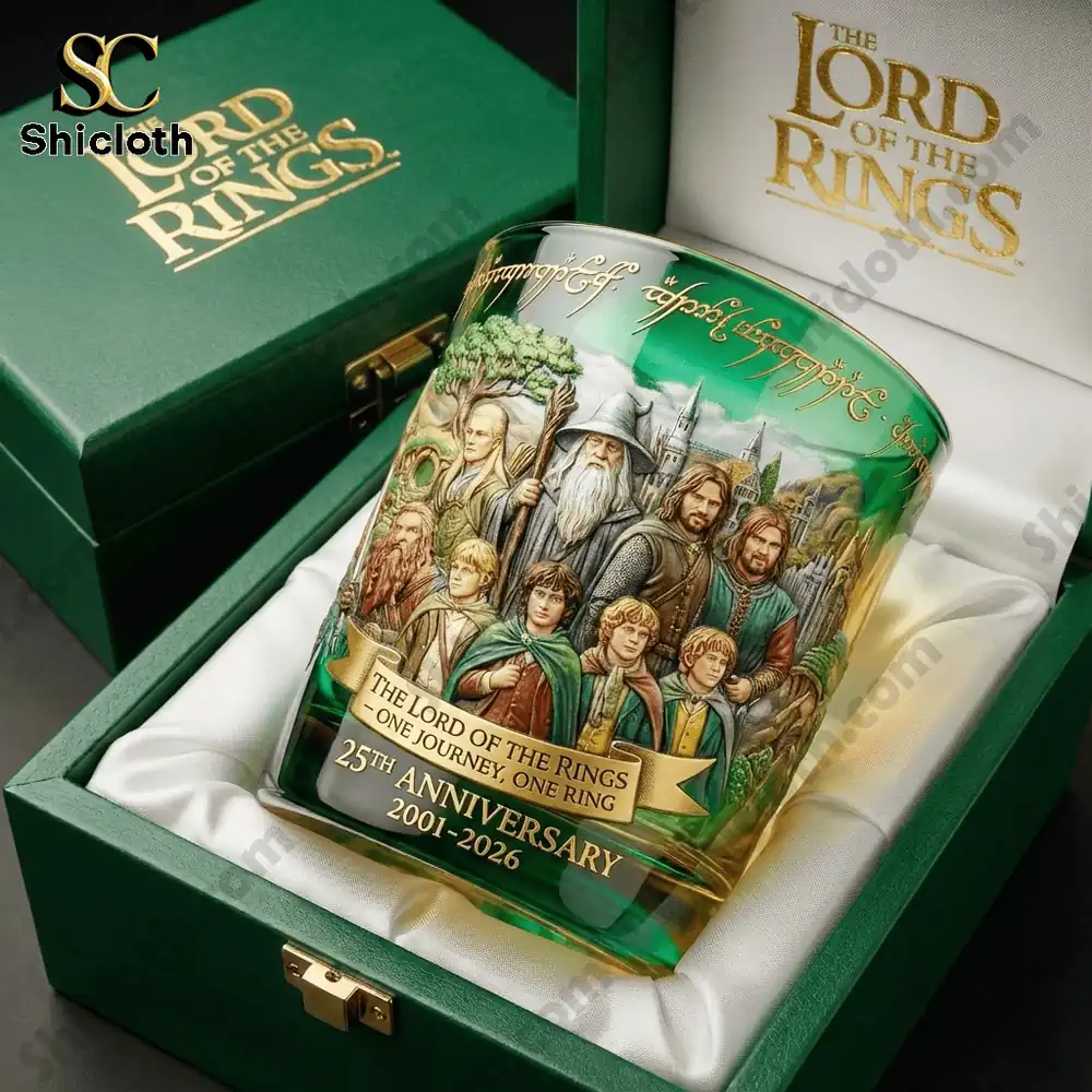 Lord of the Rings collectible glass displayed in elegant green gift box!