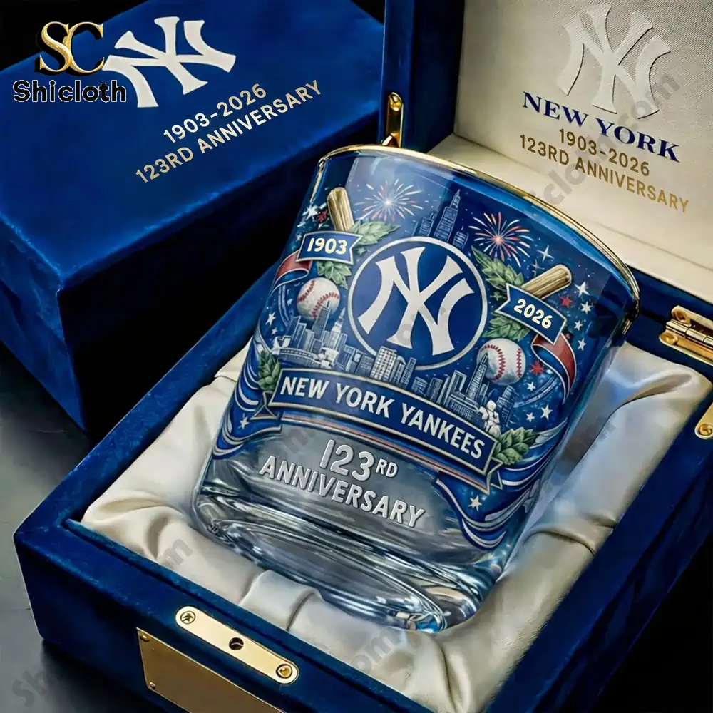 New York Yankees 123rd anniversary whiskey glass in a blue gift box!