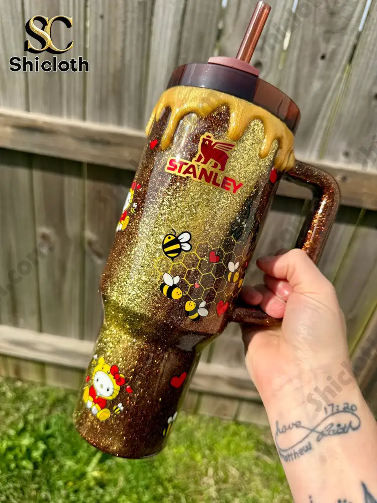 PREORDER Winnie the Pooh Hello Kitty Valentine Day Stanley