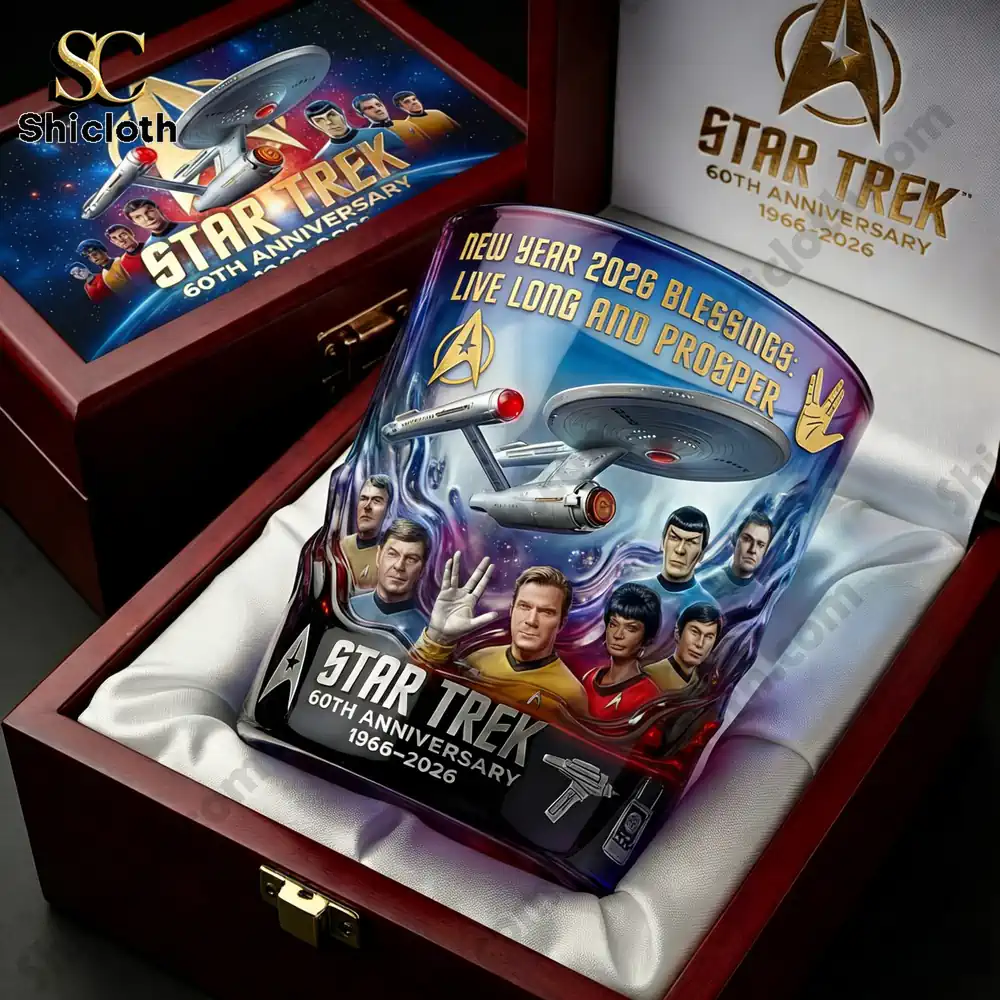 Star Trek crystal tumbler with crew artwork in wooden gift box