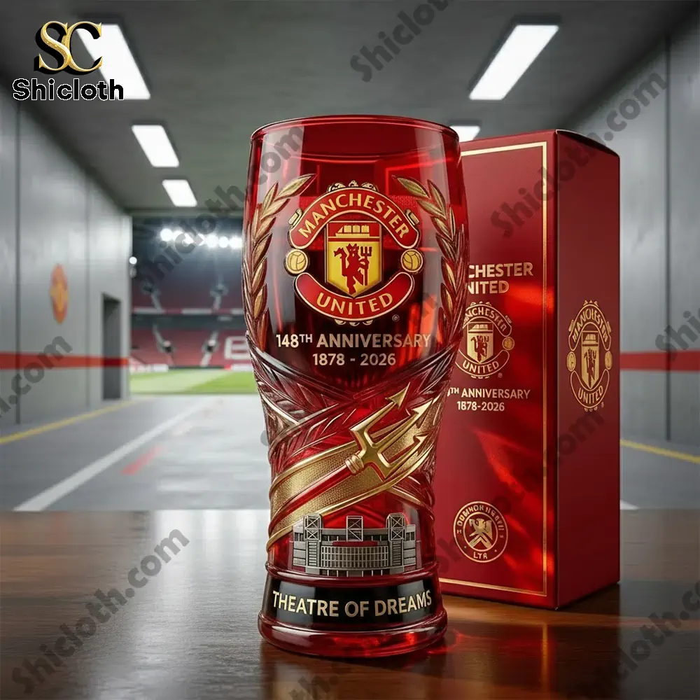 manchester united anniversary collector glass with stadium background!